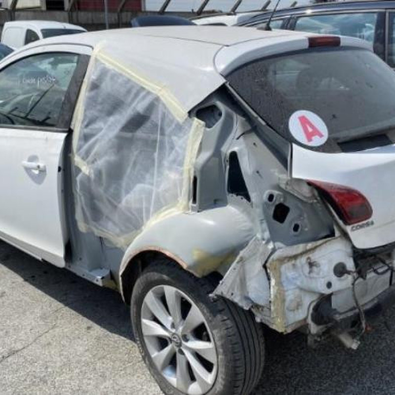 Feu arriere secondaire gauche (feux) OPEL CORSA E Photo n°13