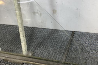 Vitre avant droit PEUGEOT 205