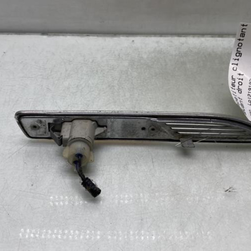 Repetiteur clignotant avant droit  (Feux) FORD MONDEO 3 Photo n°2