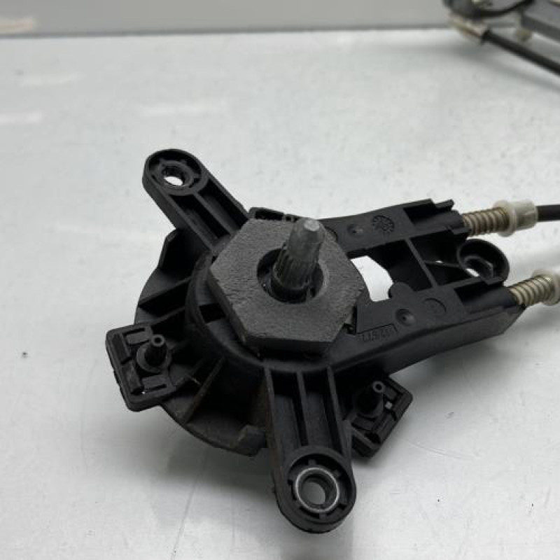 Leve vitre mecanique arriere droit PEUGEOT 106 Photo n°5