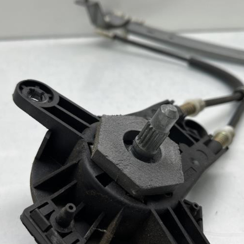 Leve vitre mecanique arriere droit PEUGEOT 106 Photo n°6