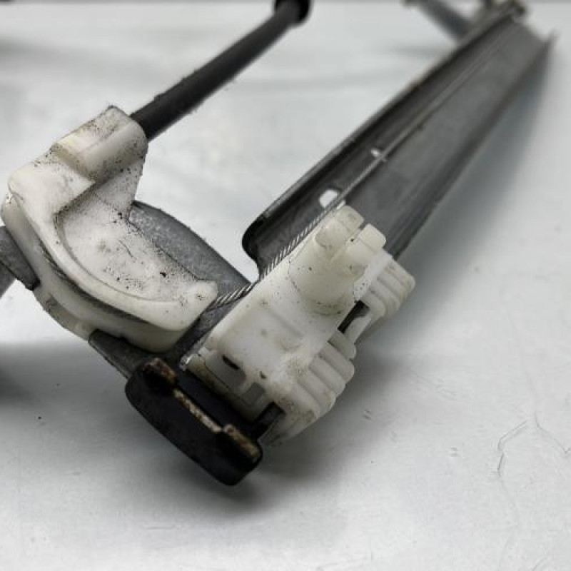 Leve vitre mecanique arriere droit PEUGEOT 106 Photo n°8