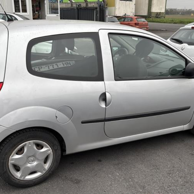 Feu arriere secondaire gauche (feux) RENAULT TWINGO 2 Photo n°9