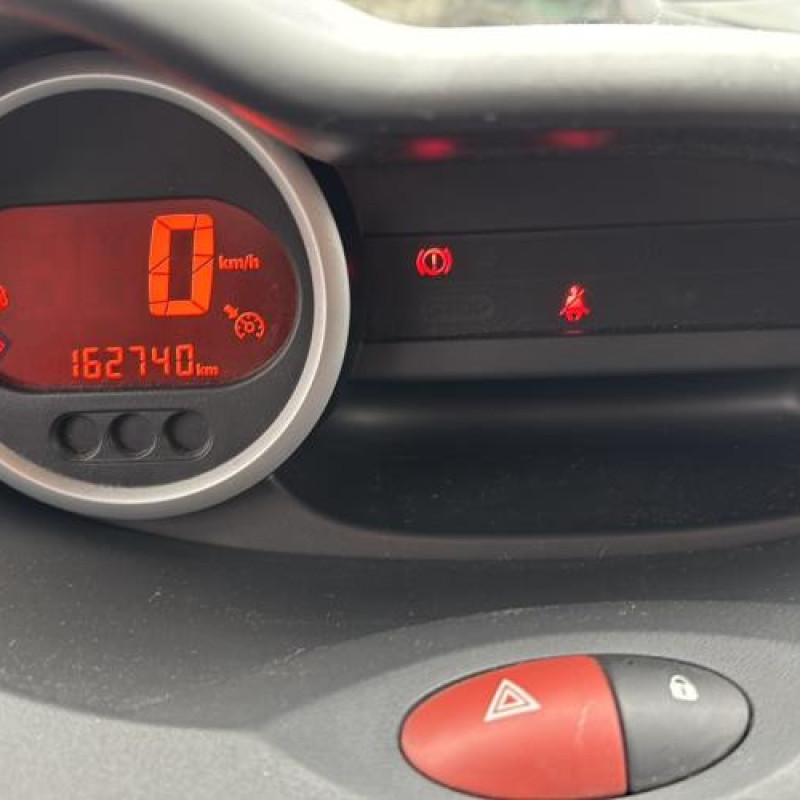 Feu arriere secondaire gauche (feux) RENAULT TWINGO 2 Photo n°18