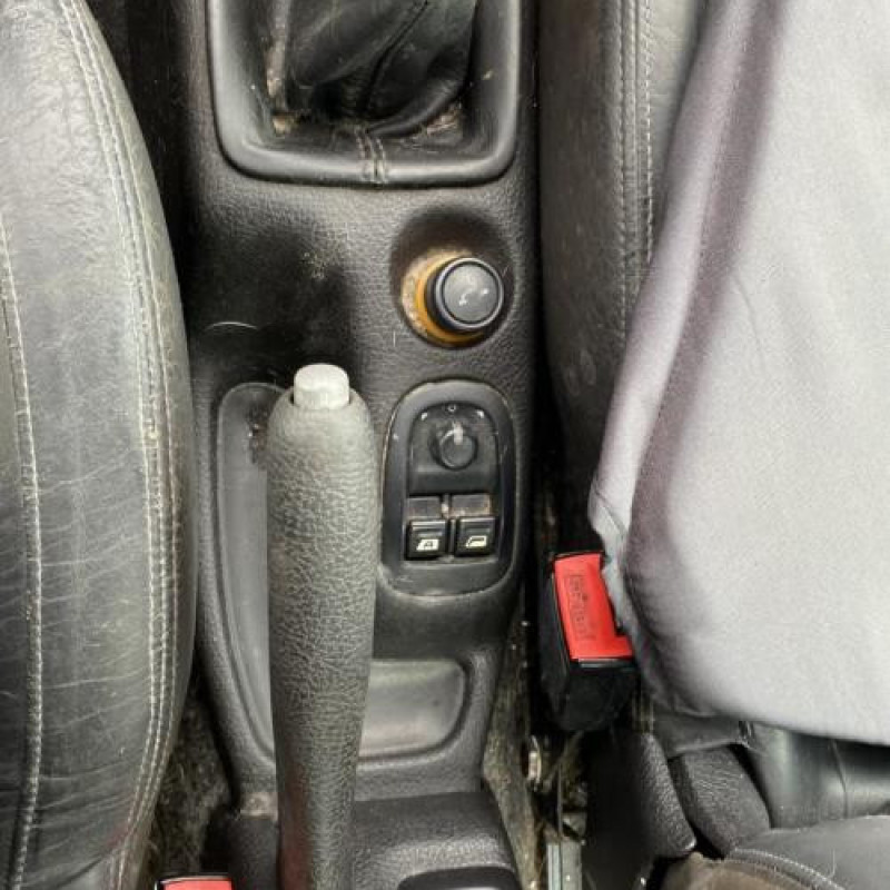 Ceinture arriere gauche PEUGEOT 206 Photo n°7