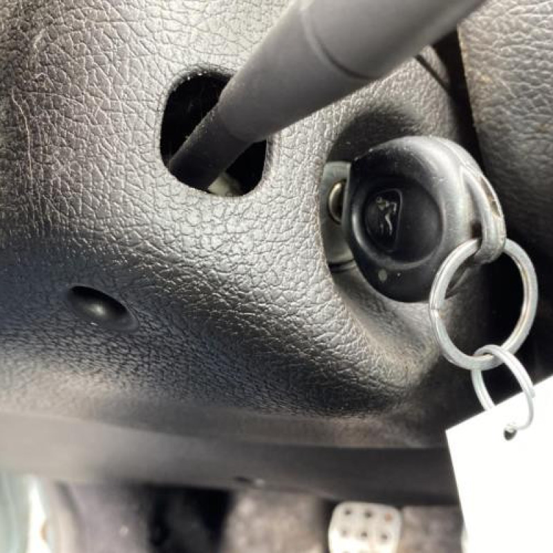 Ceinture arriere gauche PEUGEOT 206 Photo n°8