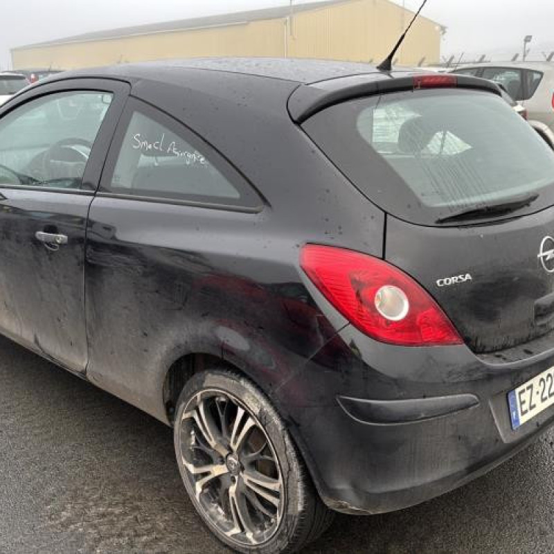 Feu arriere principal droit (feux) OPEL CORSA D Photo n°10