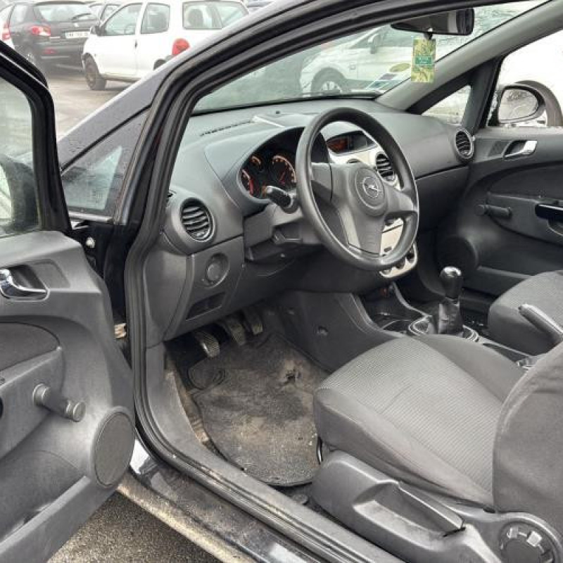 Feu arriere principal droit (feux) OPEL CORSA D Photo n°15