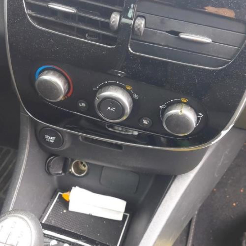 Boite a gants RENAULT CLIO 4 Photo n°19