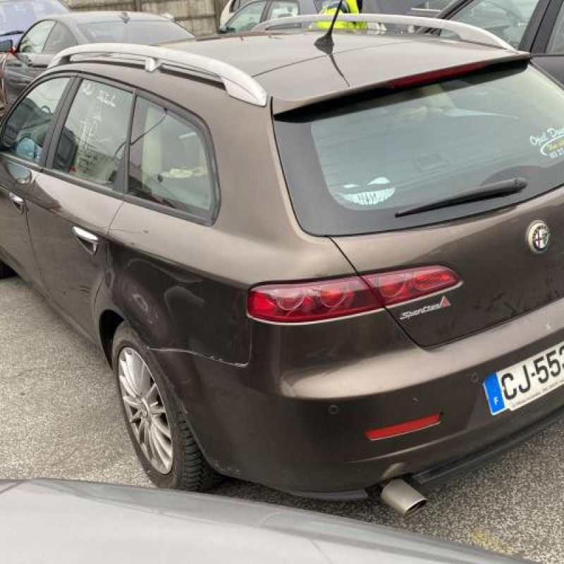 Feu arriere secondaire gauche (feux) ALFA ROMEO 159 Photo n°8