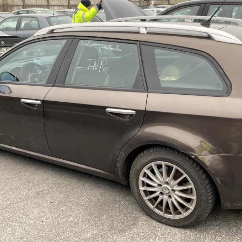 Feu arriere secondaire gauche (feux) ALFA ROMEO 159 Photo n°11
