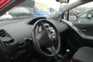 Serrure avant droit TOYOTA YARIS 2