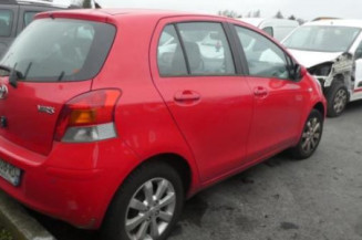 Serrure avant droit TOYOTA YARIS 2