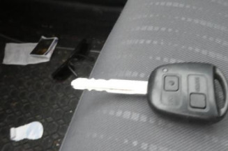 Serrure avant droit TOYOTA YARIS 2