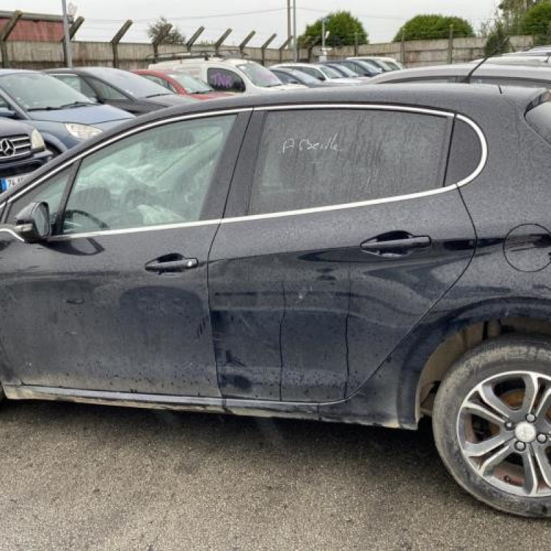 Anti brouillard arriere PEUGEOT 208 1 Photo n°11