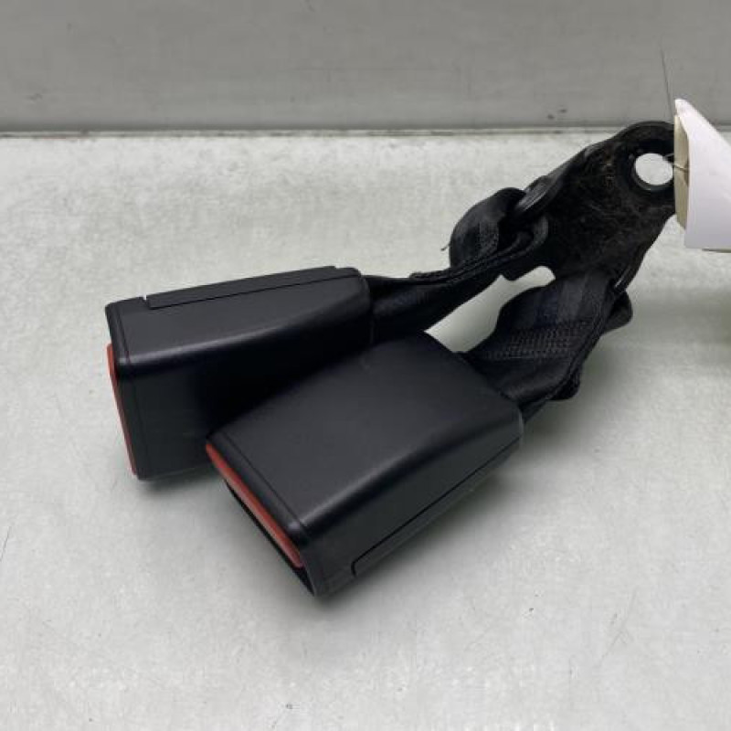 Attache ceinture arriere droit PEUGEOT 208 1 Photo n°1