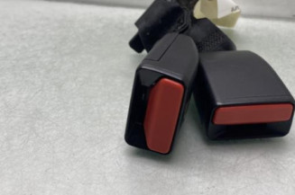 Attache ceinture arriere droit PEUGEOT 208 1