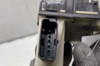 Serrure avant droit PEUGEOT 208 1