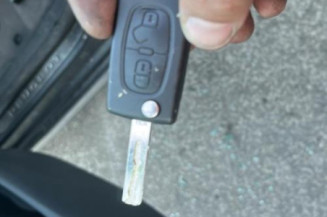 Calculateur moteur PEUGEOT 3008 1