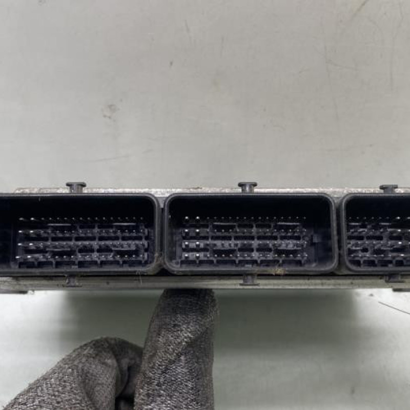 Calculateur moteur DACIA LOGAN MCV 2 Photo n°3