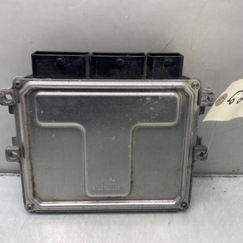 Calculateur moteur DACIA LOGAN MCV 2 Photo n°4