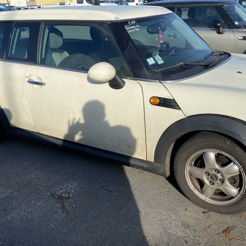 MINI MINI 2 R55 CLUBMAN PHASE 1 BREAK 1.6D - 16V TURBO COOPER D Photo n°8