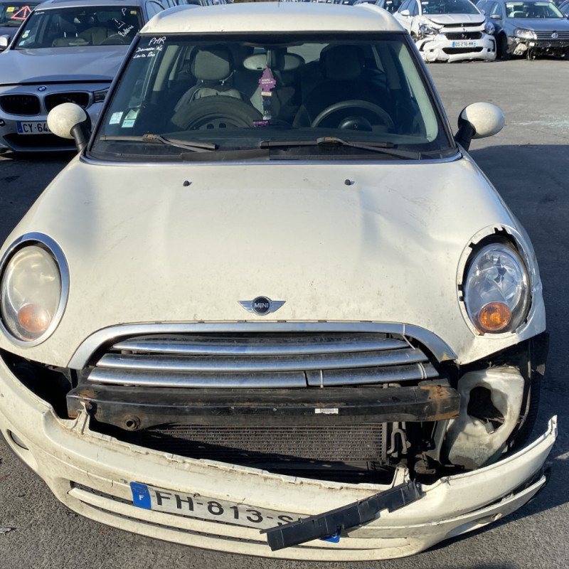 MINI MINI 2 R55 CLUBMAN PHASE 1 BREAK 1.6D - 16V TURBO COOPER D Photo n°9