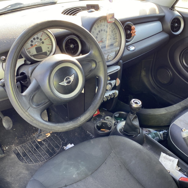 MINI MINI 2 R55 CLUBMAN PHASE 1 BREAK 1.6D - 16V TURBO COOPER D Photo n°14