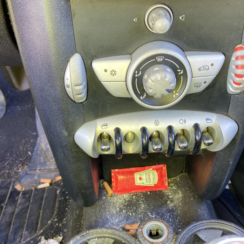 MINI MINI 2 R55 CLUBMAN PHASE 1 BREAK 1.6D - 16V TURBO COOPER D Photo n°16
