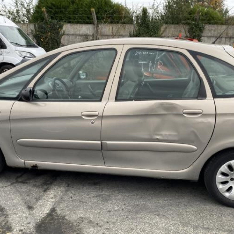 Moteur CITROEN XSARA PICASSO Photo n°10