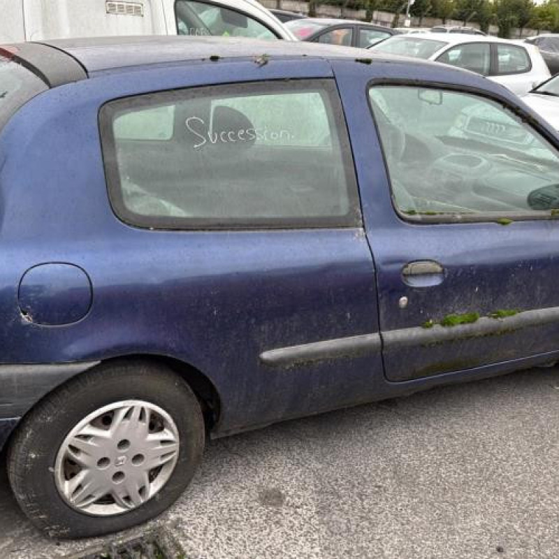Calandre RENAULT CLIO 2 Photo n°12