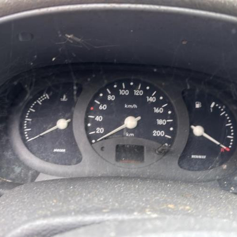 Calandre RENAULT CLIO 2 Photo n°13