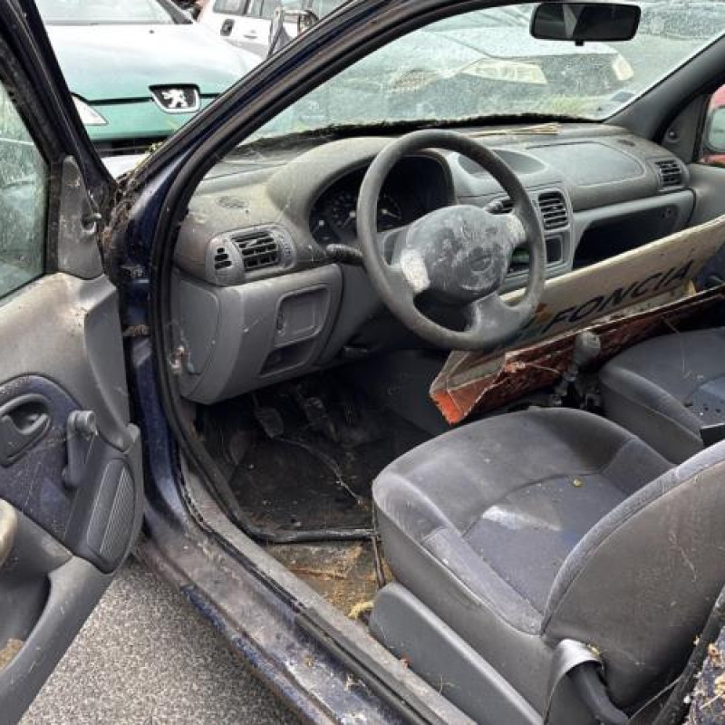 Calandre RENAULT CLIO 2 Photo n°18