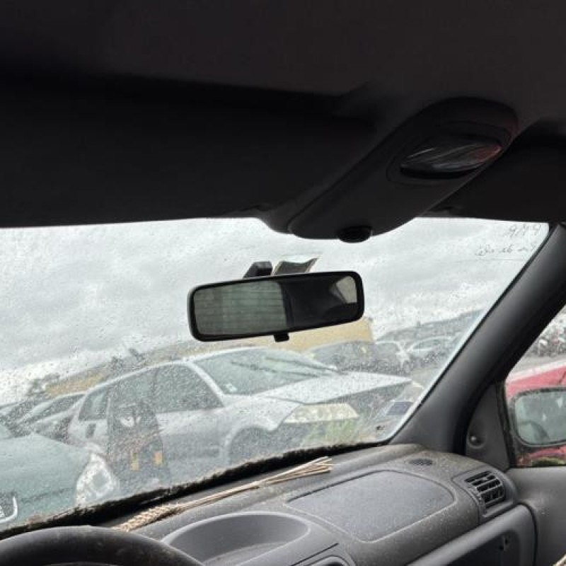 Calandre RENAULT CLIO 2 Photo n°19