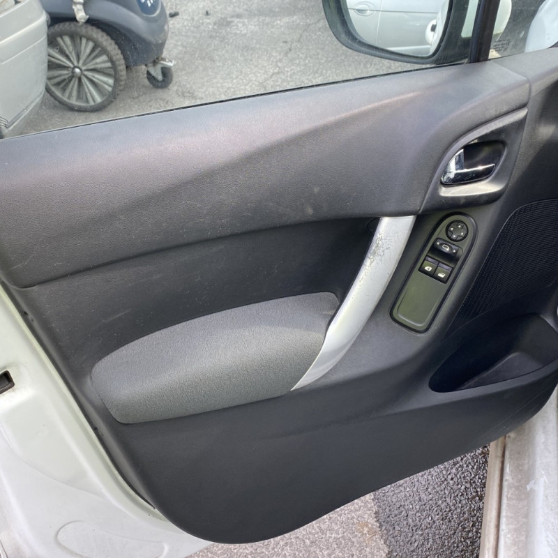 CITROEN C3 2 PHASE 1 1.4 HDI - 8V TURBO Photo n°9