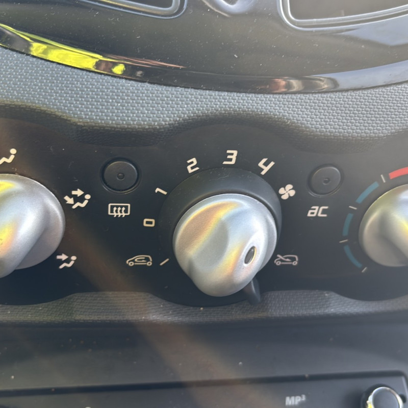 RENAULT TWINGO 2 PHASE 2 1.2i - 16V Photo n°15