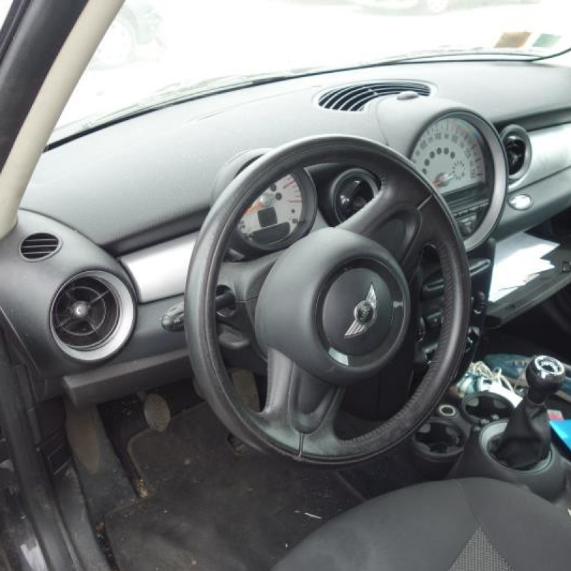 MINI MINI 2 R55 CLUBMAN PHASE 2 BREAK 1.6D - 16V TURBO COOPER D Photo n°1