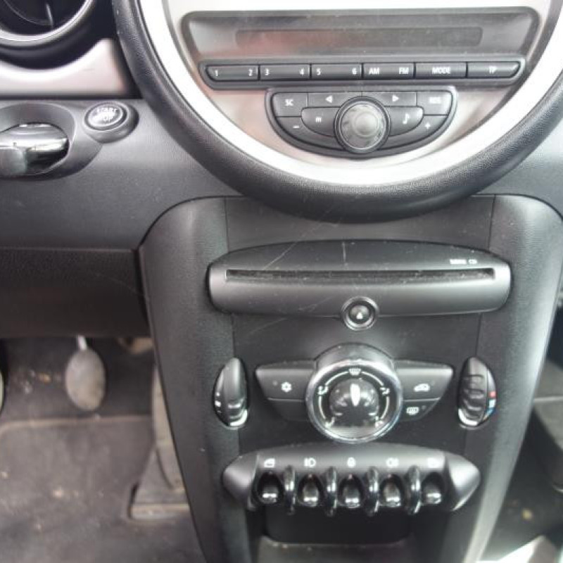 MINI MINI 2 R55 CLUBMAN PHASE 2 BREAK 1.6D - 16V TURBO COOPER D Photo n°4