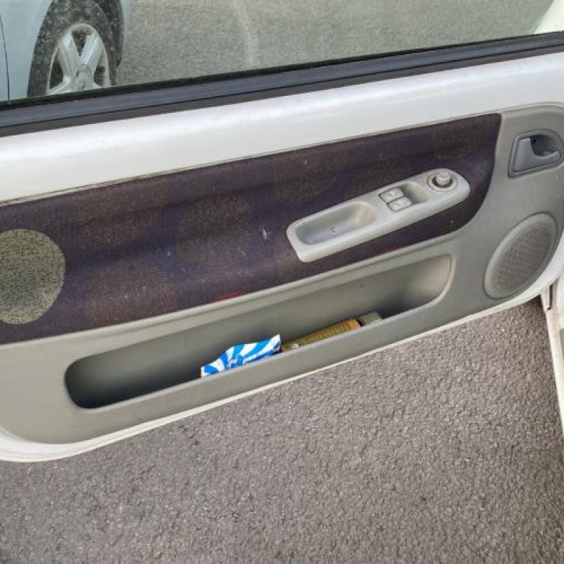 Leve vitre electrique avant gauche RENAULT TWINGO 1 Photo n°12