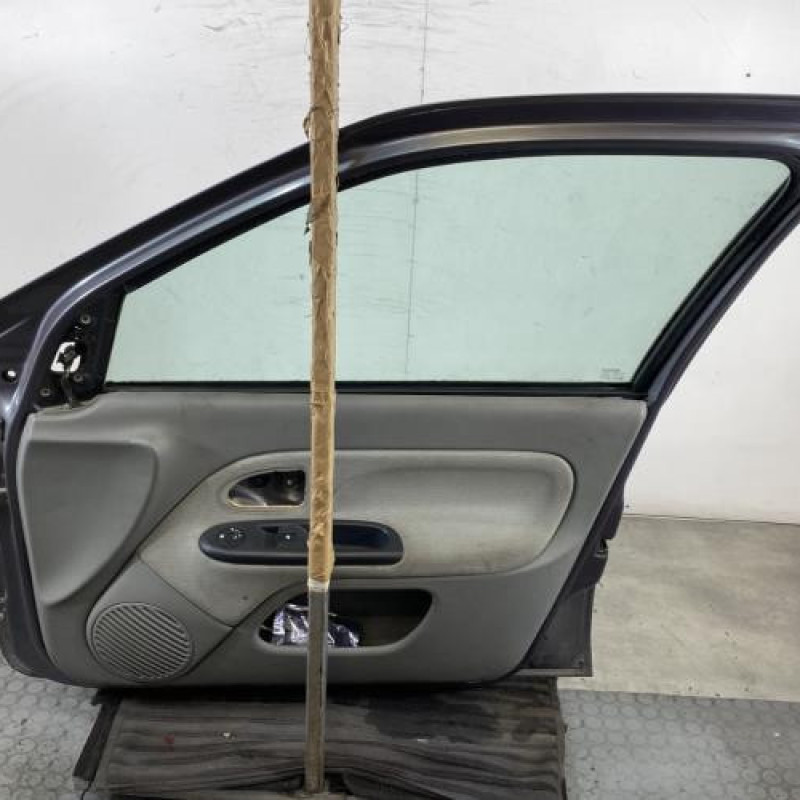 Porte avant droit RENAULT CLIO 2 Photo n°7