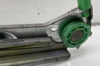 Leve vitre mecanique arriere gauche VOLKSWAGEN GOLF 3
