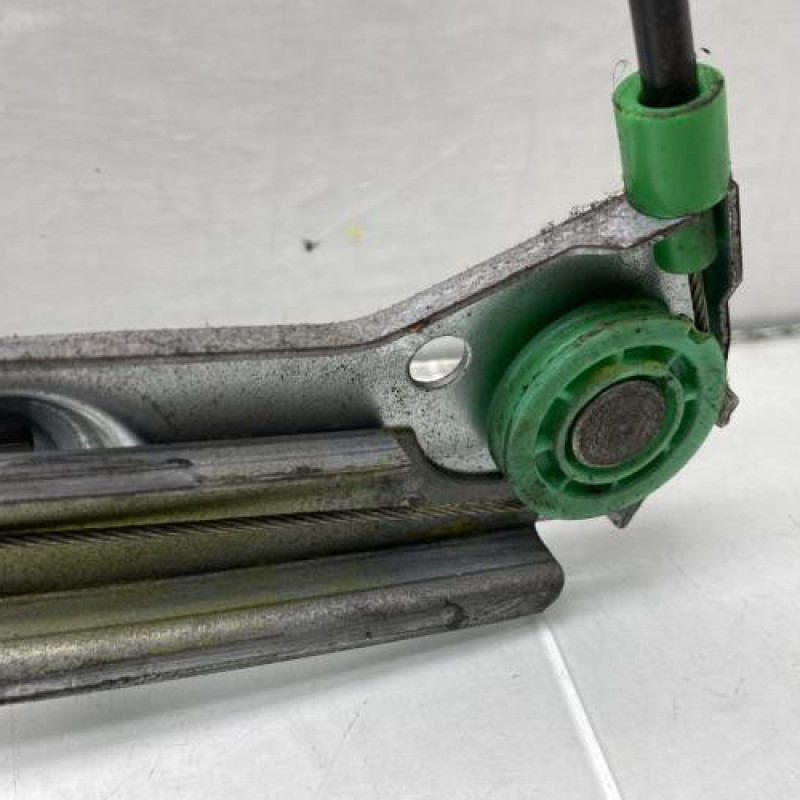 Leve vitre mecanique arriere gauche VOLKSWAGEN GOLF 3 Photo n°3