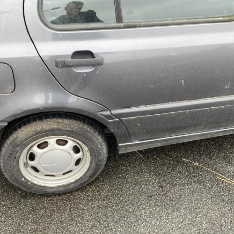 Leve vitre mecanique arriere gauche VOLKSWAGEN GOLF 3 Photo n°10