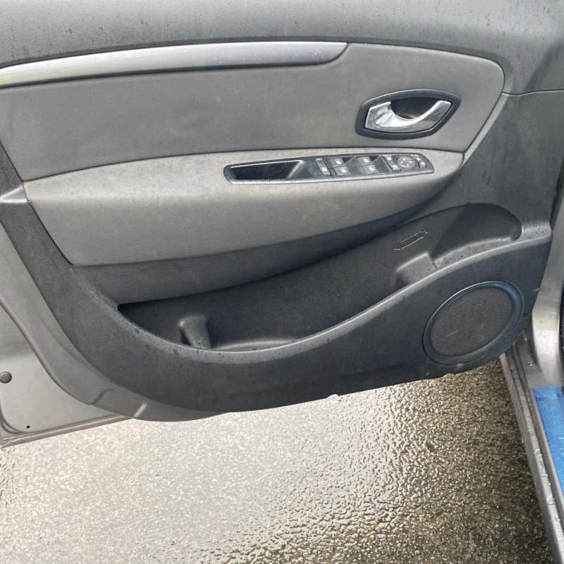 RENAULT SCENIC 3 PHASE 3 1.2i - 16V TURBO TCE 115 Photo n°21