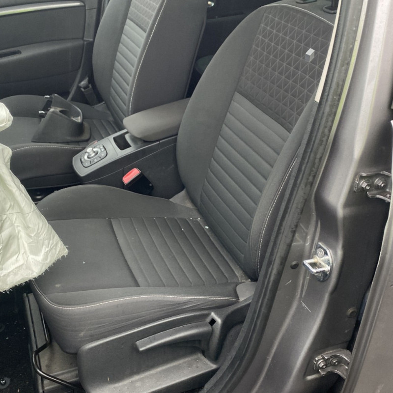 RENAULT SCENIC 3 PHASE 3 1.2i - 16V TURBO TCE 115 Photo n°23