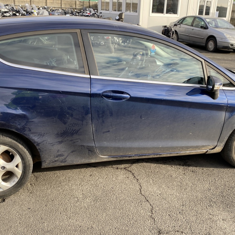 FORD FIESTA 6 PHASE 1 1.6 TI - 16V Photo n°6