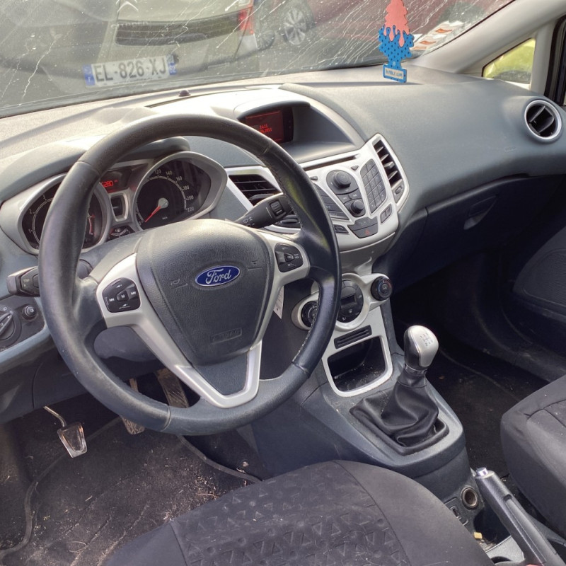 FORD FIESTA 6 PHASE 1 1.6 TI - 16V Photo n°13