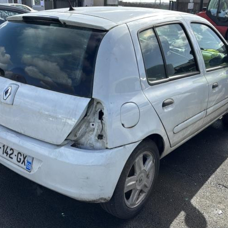 Vitre avant gauche RENAULT CLIO 2 CAMPUS Photo n°8
