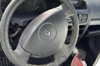 Vitre avant gauche RENAULT CLIO 2 CAMPUS