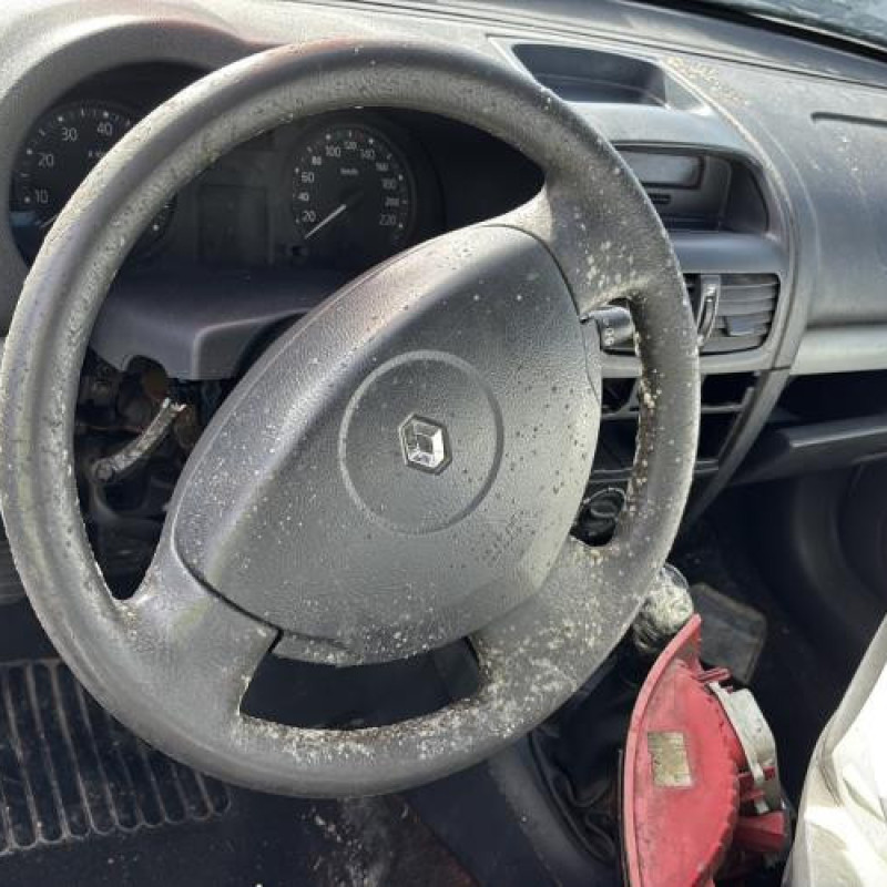 Vitre avant gauche RENAULT CLIO 2 CAMPUS Photo n°18